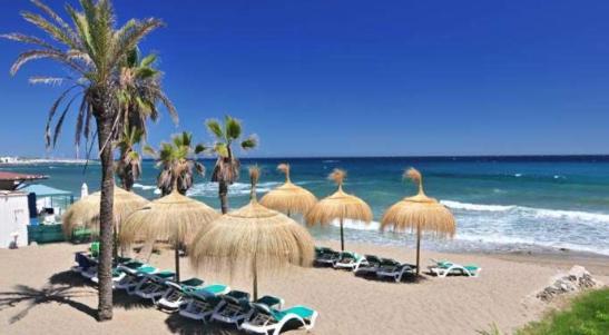 Apartamentos Bahia De Huelin Малага Экстерьер фото